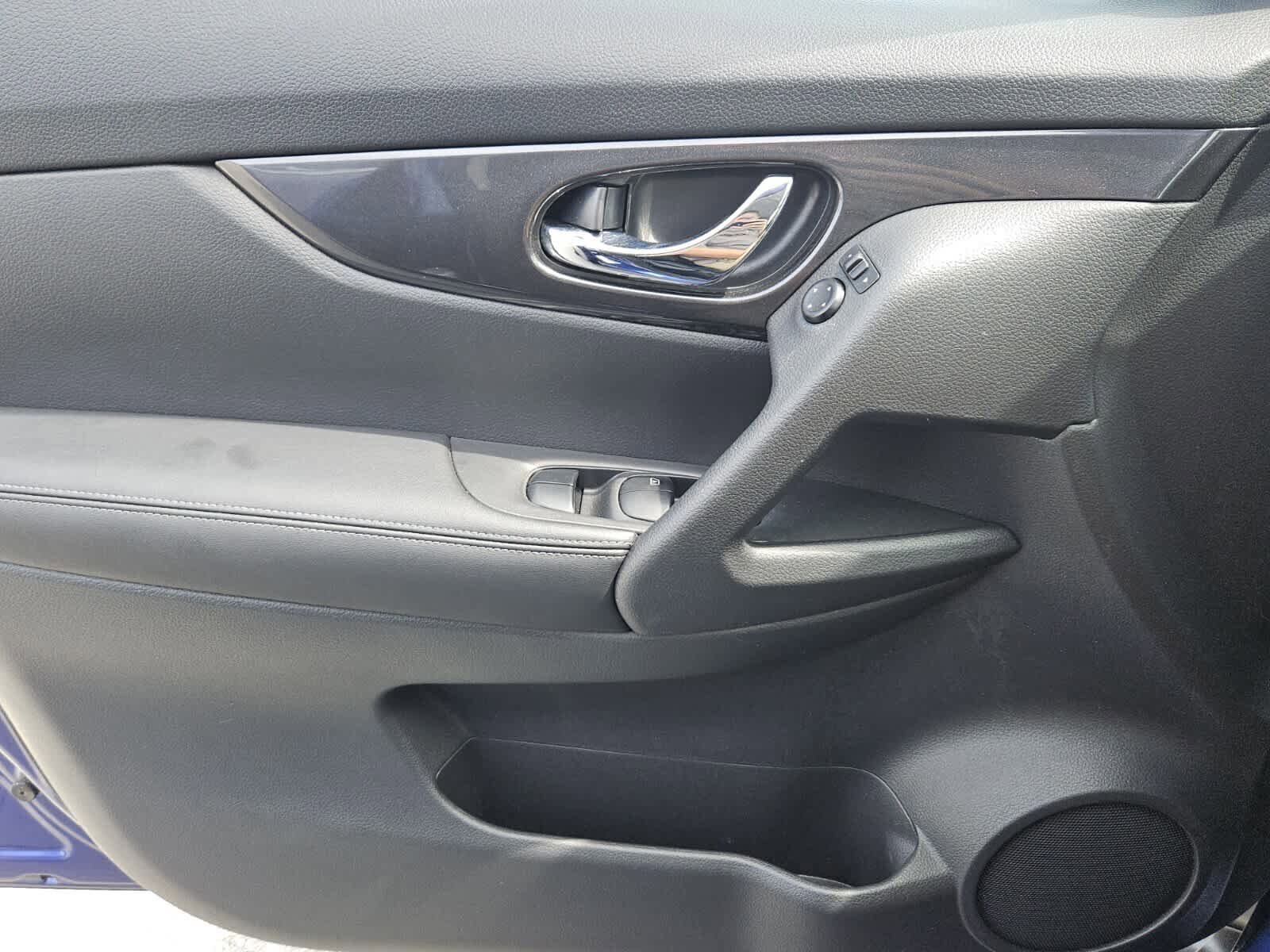 Used 2018 Nissan Rogue S FWD image 16