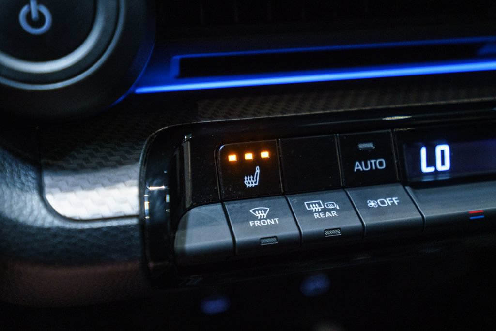 Used 2025 Toyota Prius XLE FWD image 26