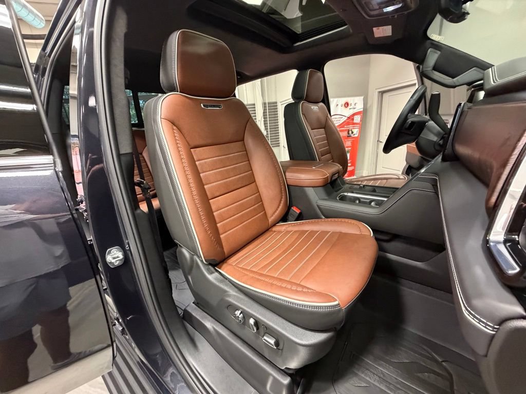 Used 2025 GMC Sierra 2500 Denali Ultimate AWD/4WD image 5