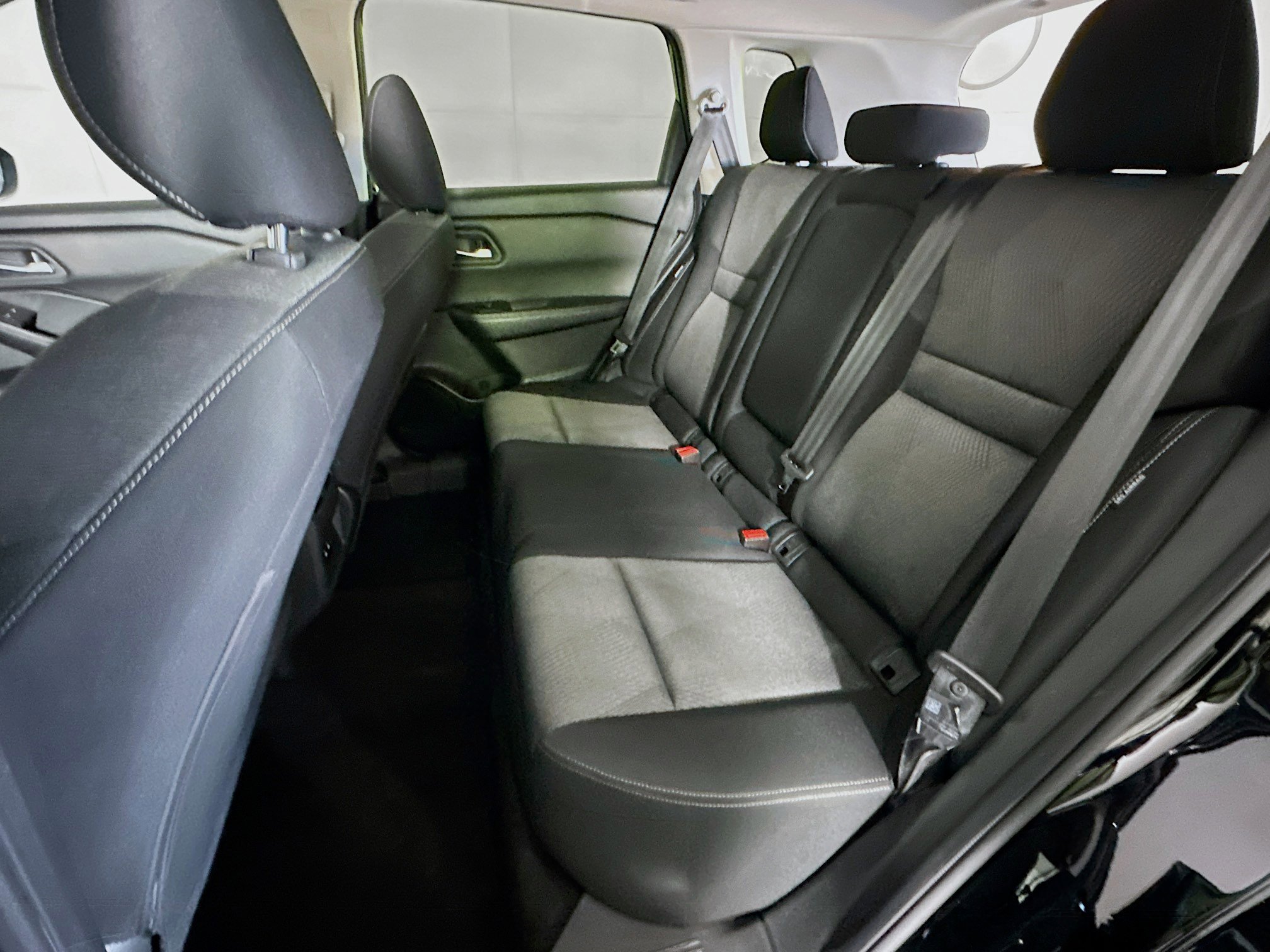 Used 2024 Nissan Rogue SV image 26