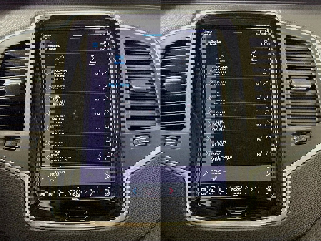 Certified 2025 Volvo XC90 B6 Core image 15