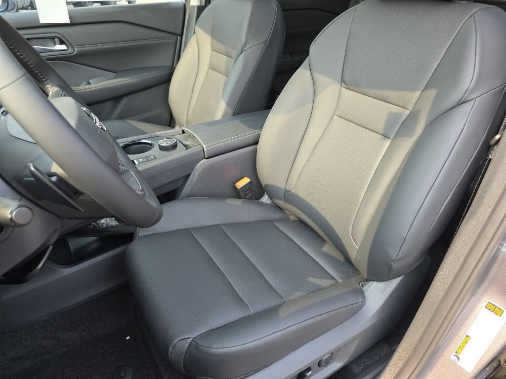 New 2026 Nissan Rogue Dark Armor AWD/4WD image 16