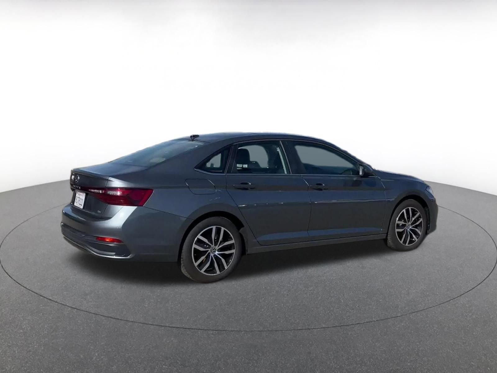 Used 2025 Volkswagen Jetta SE image 15