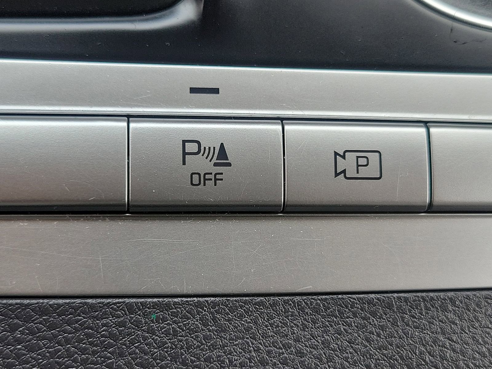 Used 2024 Kia Carnival LX FWD image 18