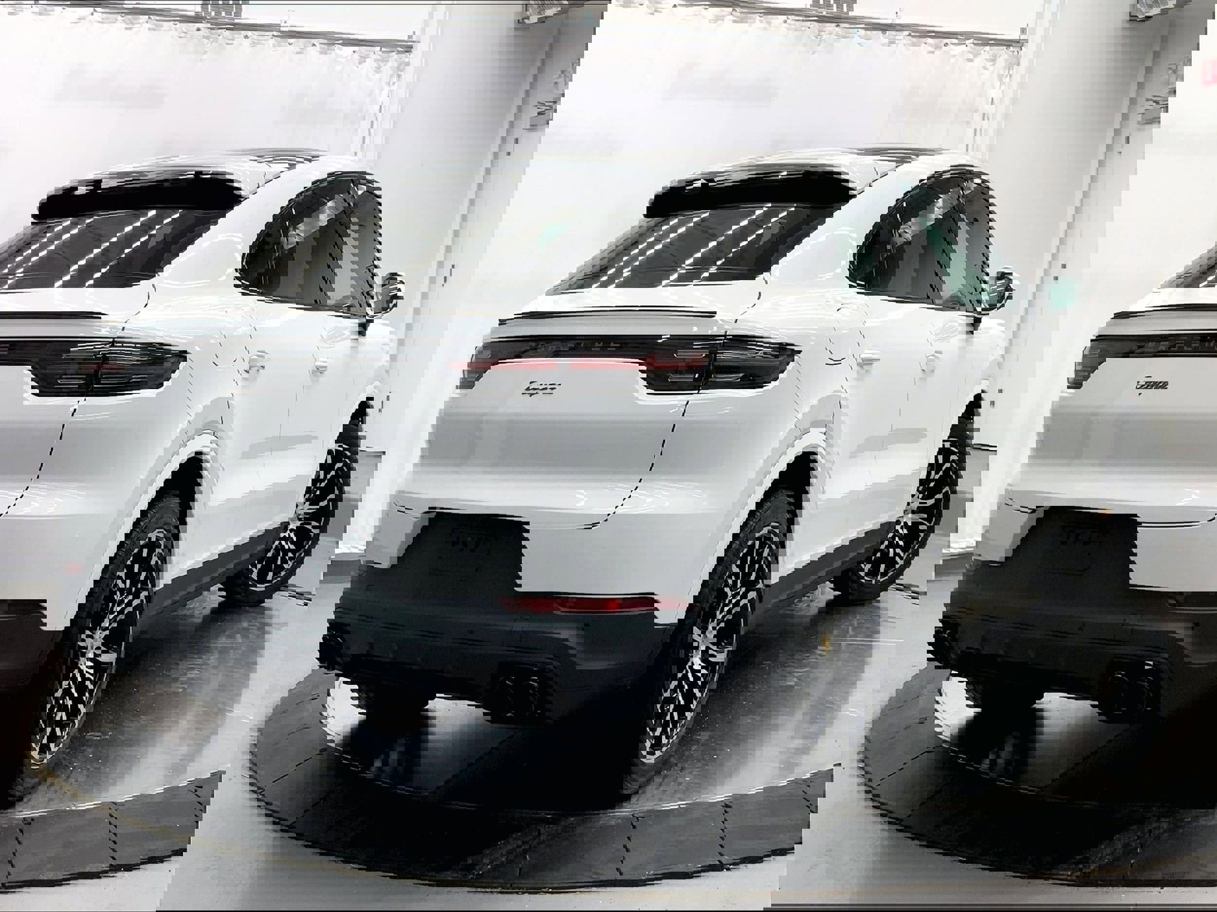 Used 2022 Porsche Cayenne Coupe image 7