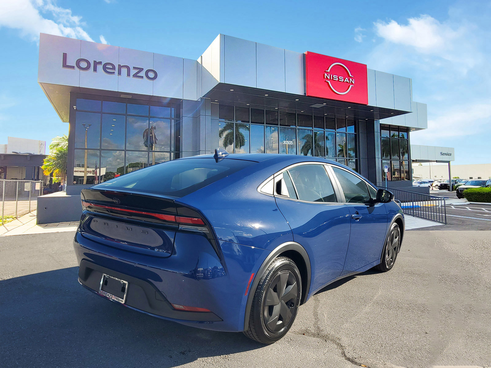 Used 2025 Toyota Prius LE image 3