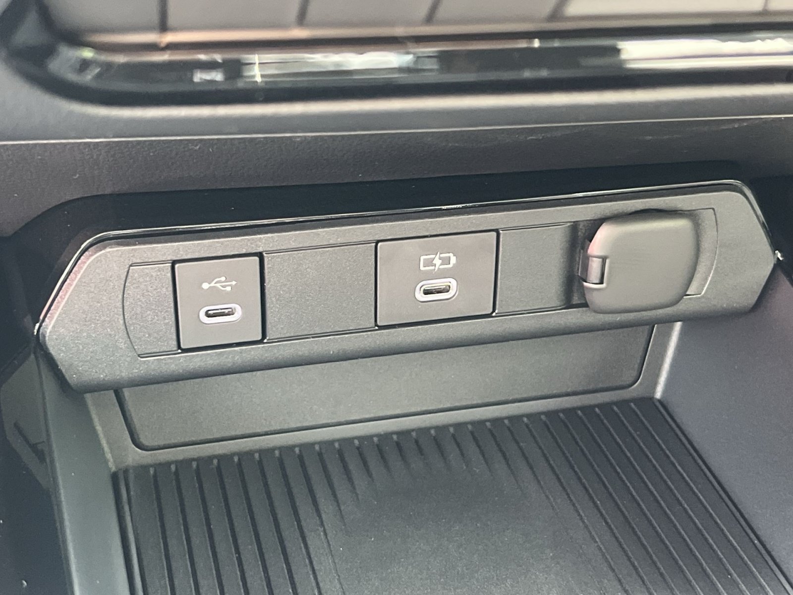 New 2026 Toyota Prius Plug-In Hybrid FWD image 25