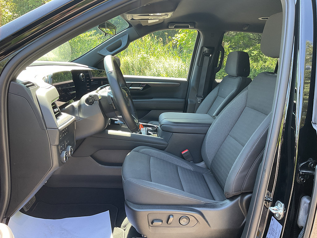 Used 2025 Chevrolet Tahoe LS AWD/4WD image 8
