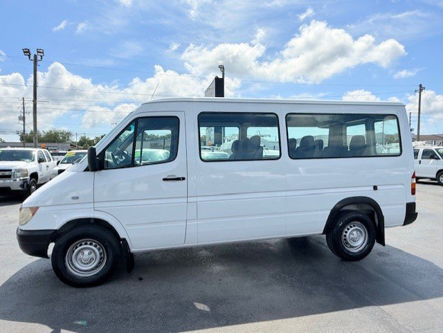 Used 2003 Dodge Sprinter 2500 RWD image 9