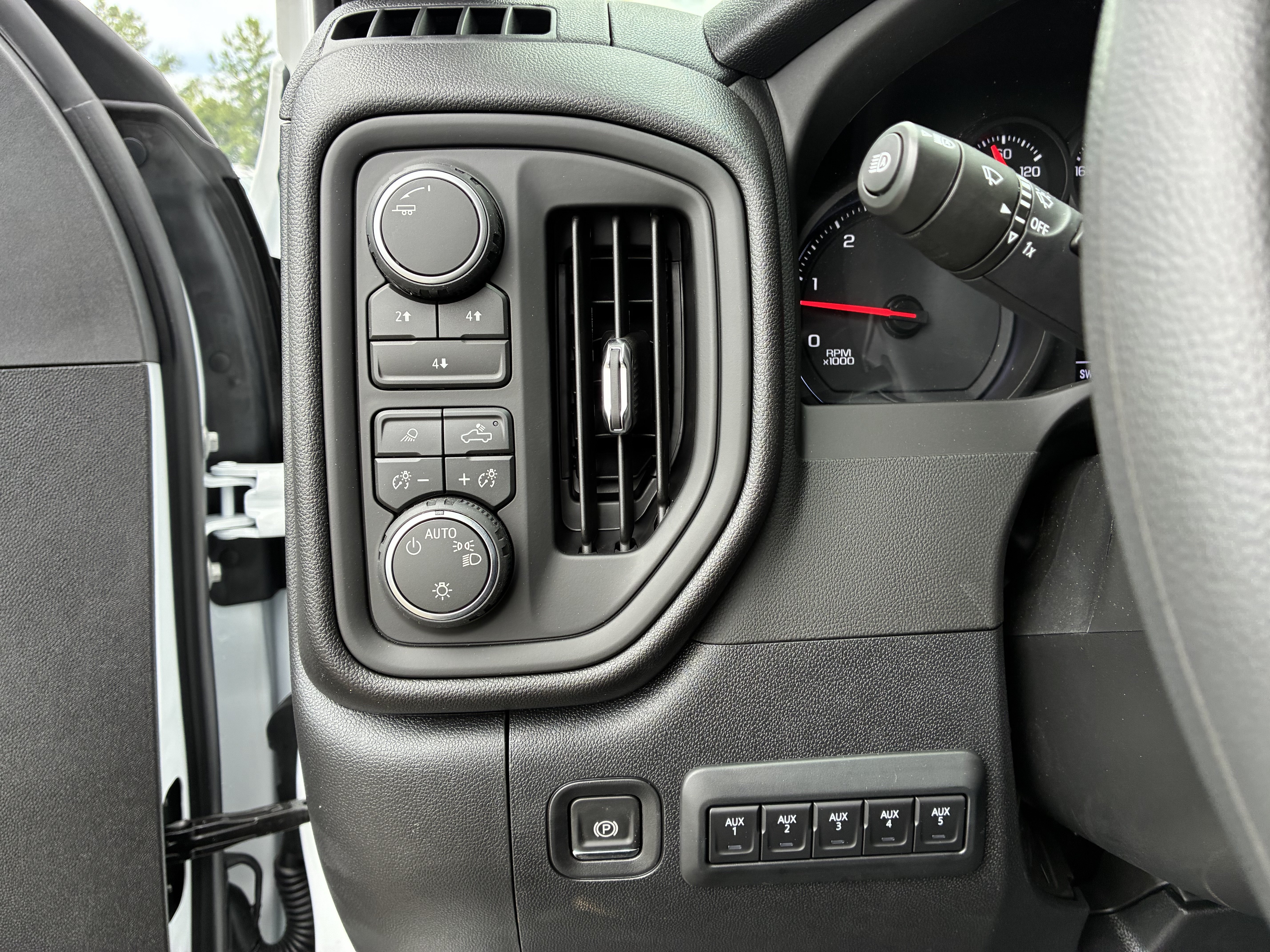 New 2026 Chevrolet Silverado 3500 W/T w/ WT Convenience Package AWD/4WD image 31