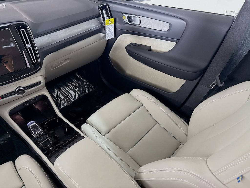New 2026 Volvo XC40 B5 Plus w/ Protection Package Premier image 24