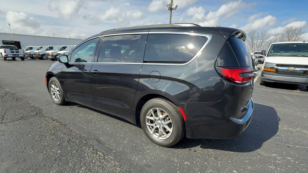 Used 2022 Chrysler Pacifica Touring FWD image 6