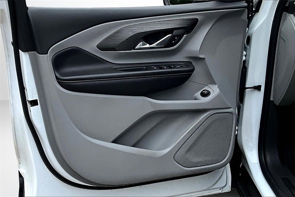 Used 2023 GMC Terrain SLE w/ Driver Convenience Package image 20