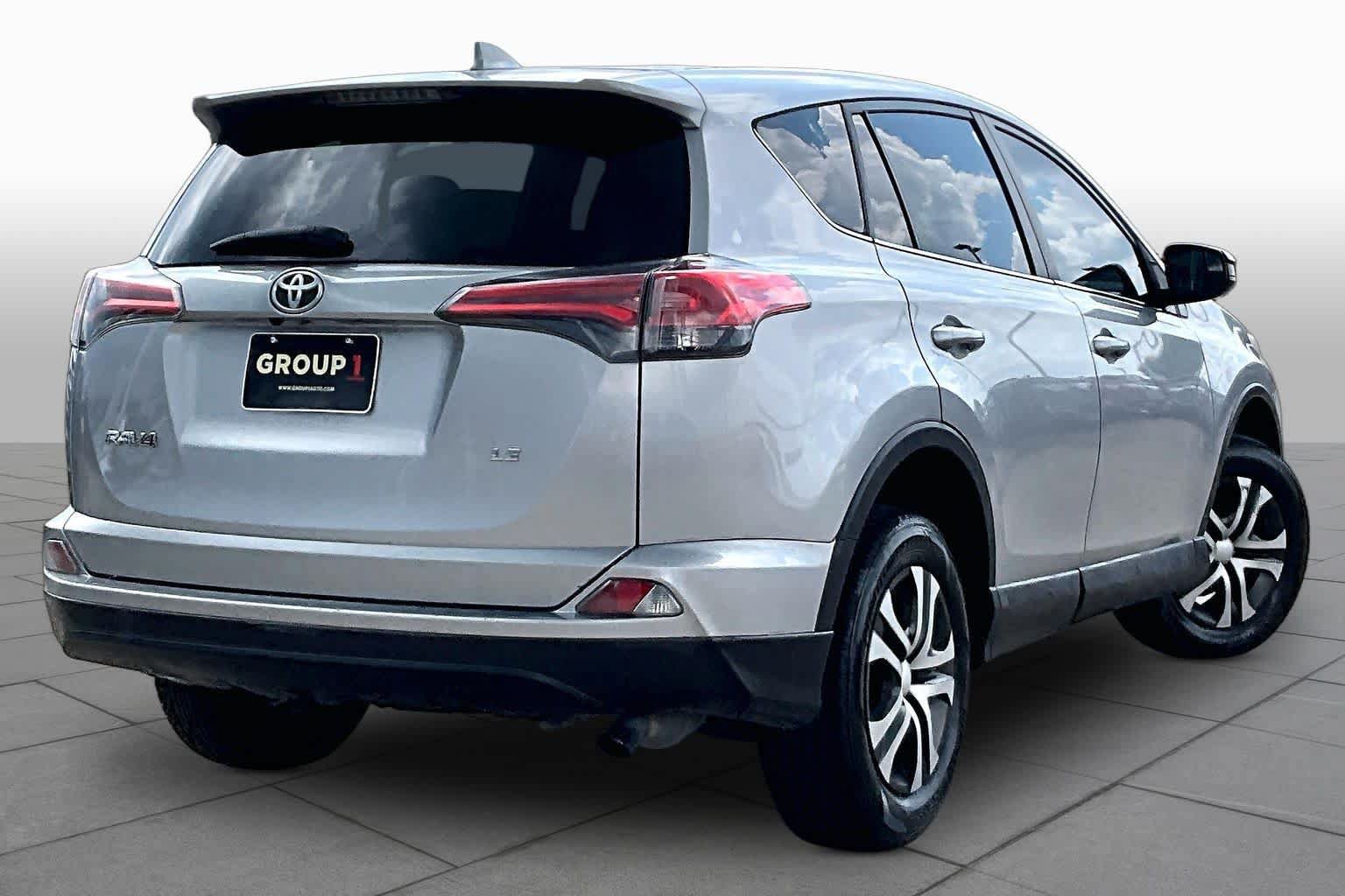 Used 2017 Toyota RAV4 LE FWD image 13