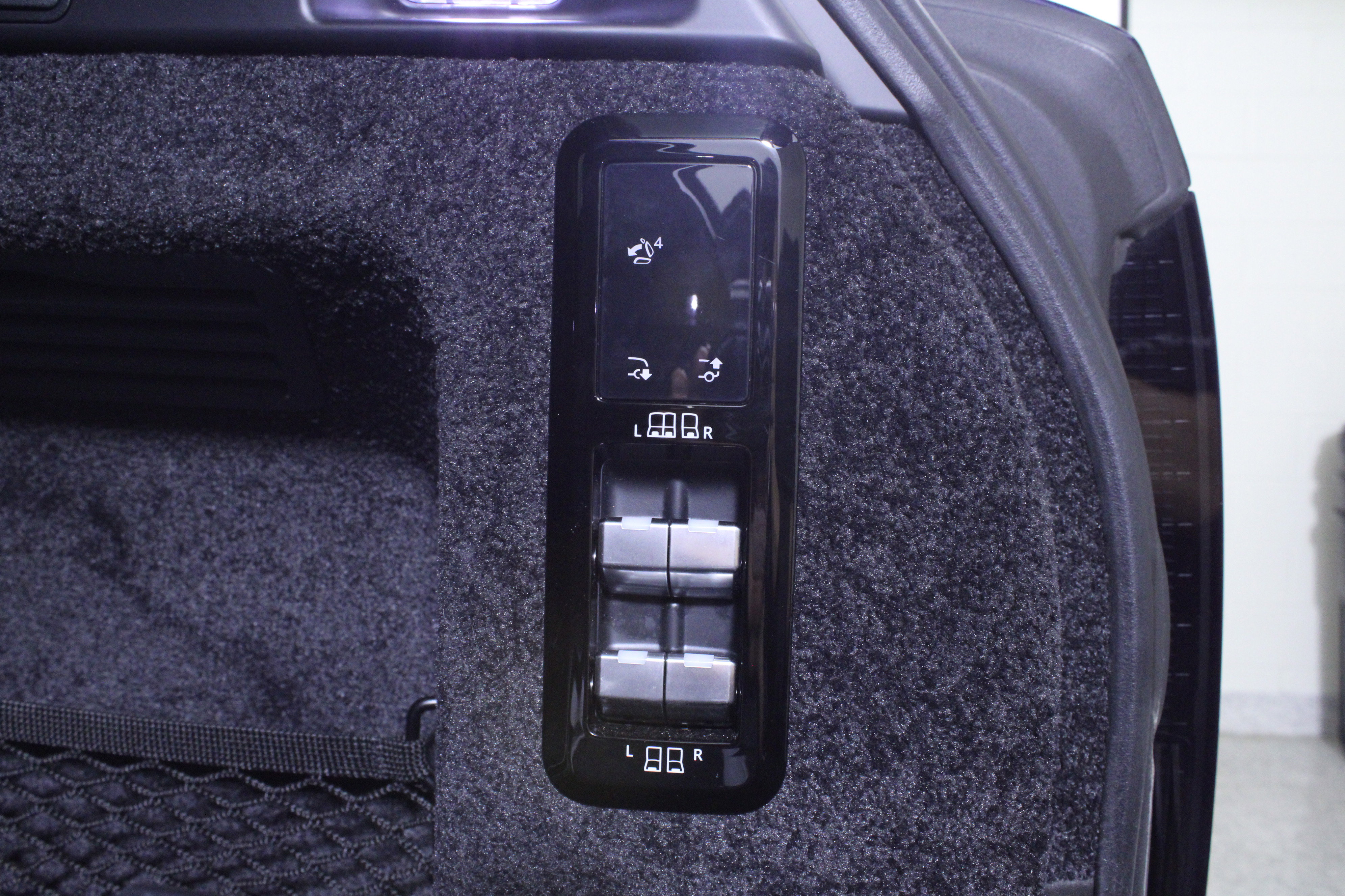 Used 2023 Land Rover Range Rover Long Wheelbase SE image 11