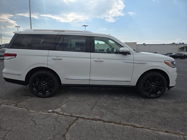Used 2023 Lincoln Navigator Reserve w/ Monochromatic Package RWD image 9