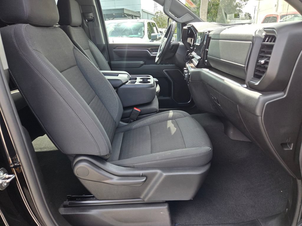 Used 2025 Chevrolet Silverado 2500 LT w/ Convenience Package AWD/4WD image 17