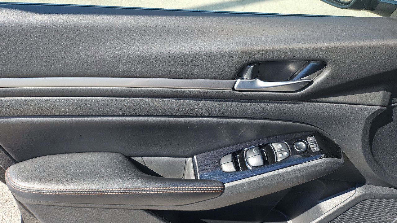 Used 2024 Nissan Altima 2.5 SR image 9