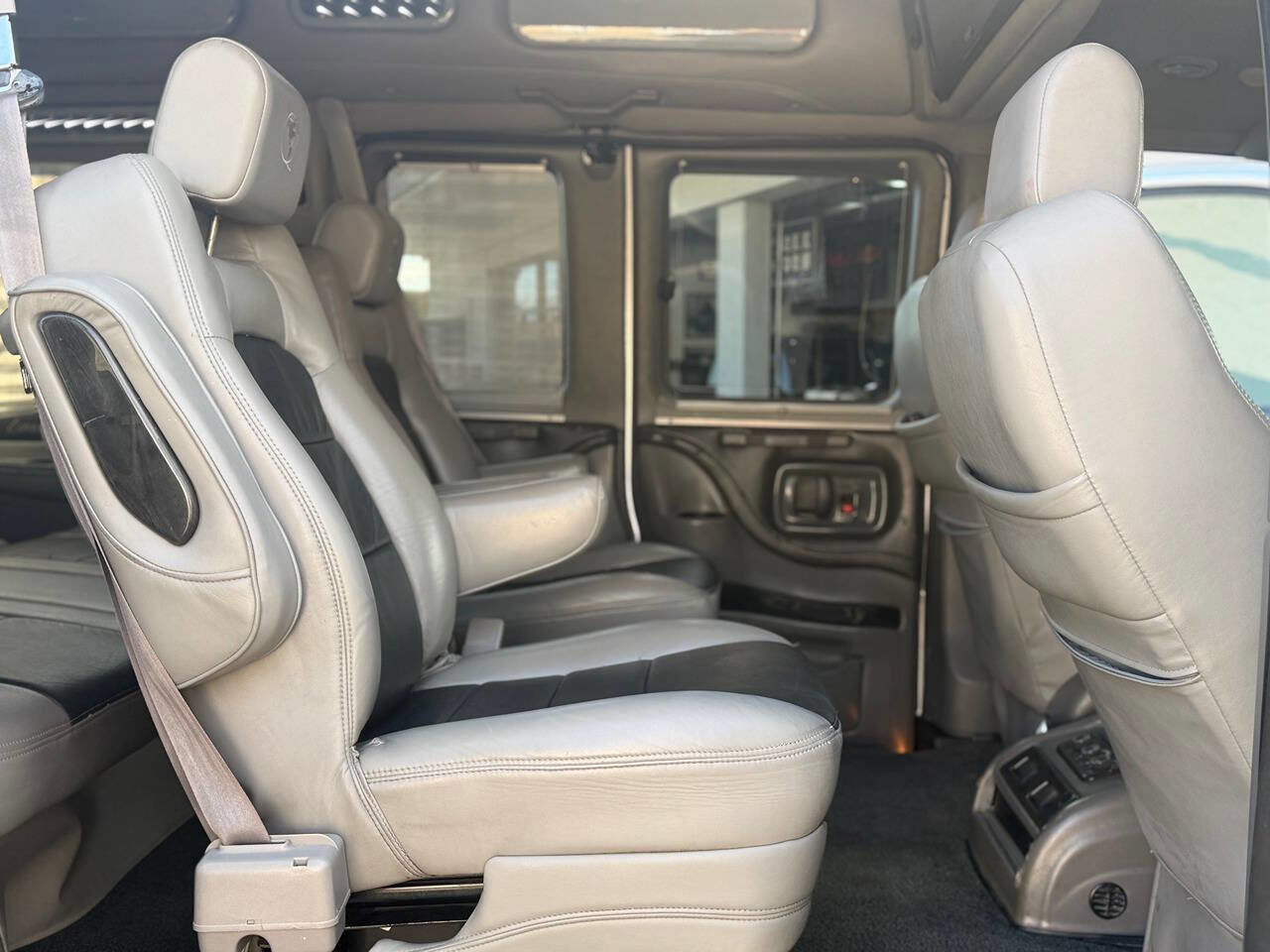 Used 2013 GMC Savana 1500 image 44