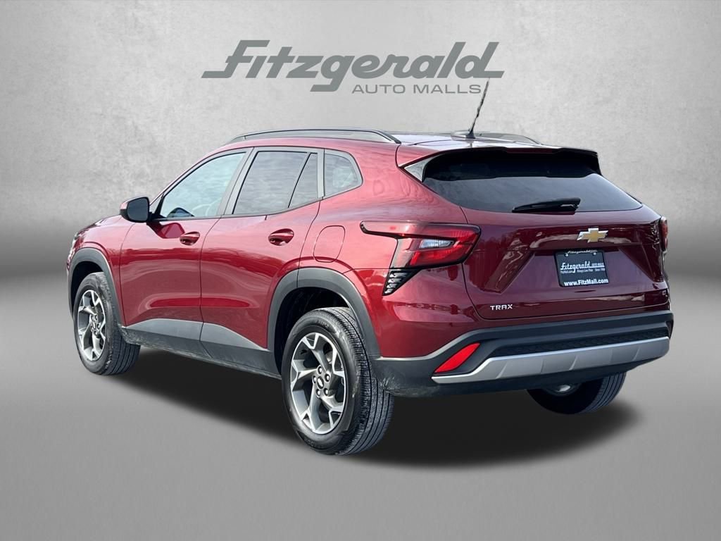 Used 2025 Chevrolet Trax LT image 8