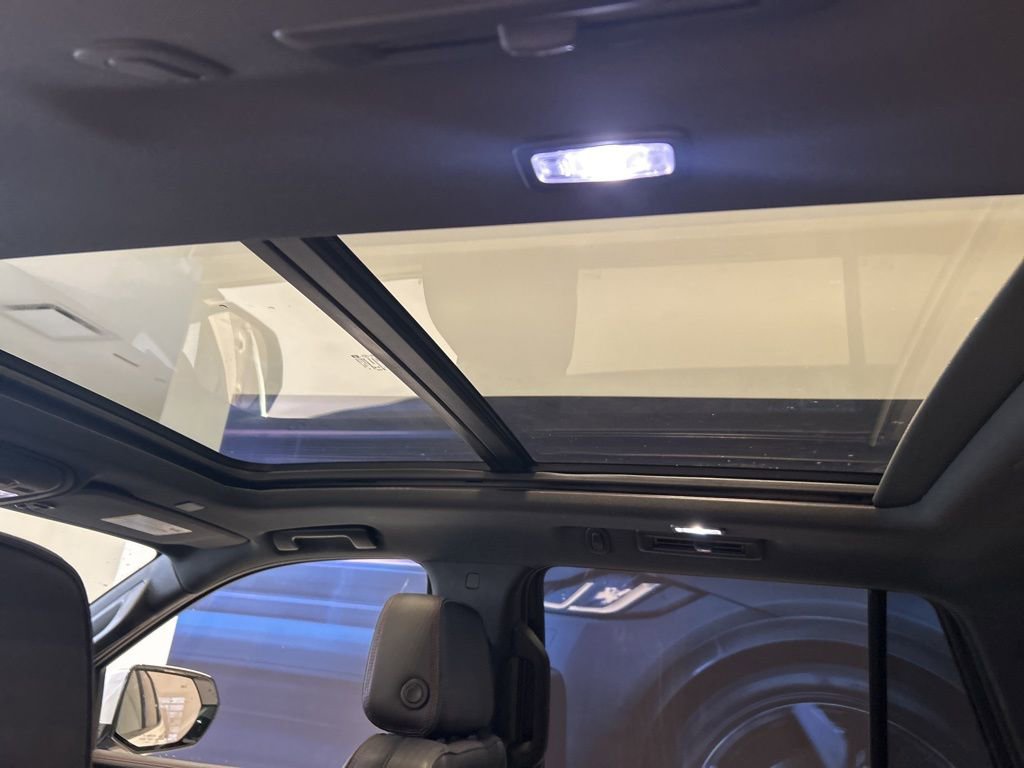 Used 2022 Chevrolet Tahoe RST w/ Luxury Package image 17