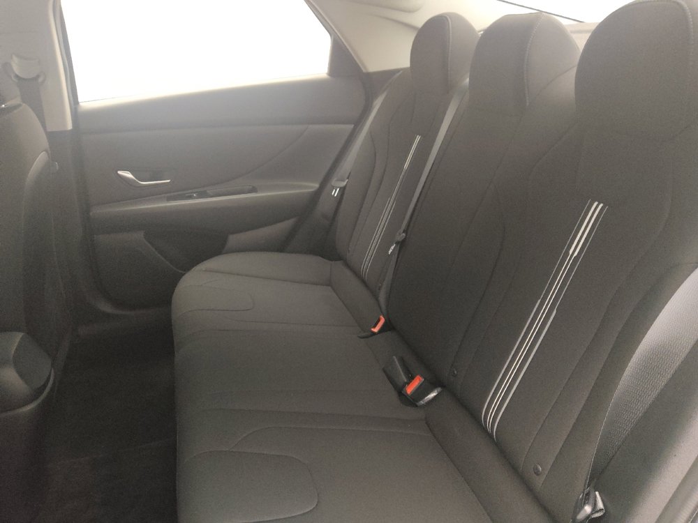 Used 2023 Hyundai Elantra SEL w/ Convenience Package image 18
