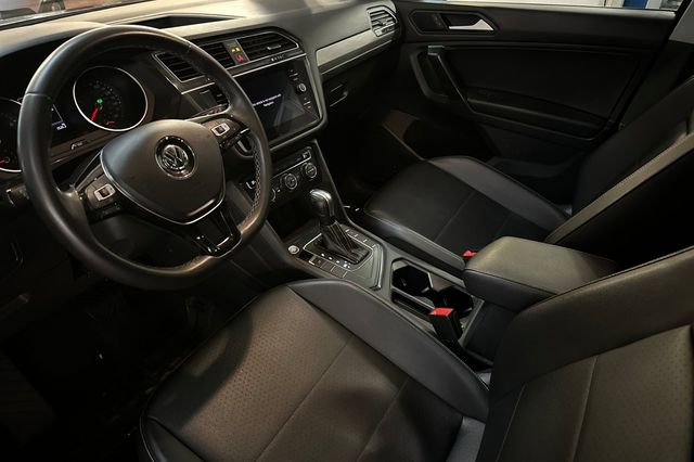 Used 2021 Volkswagen Tiguan SE image 11