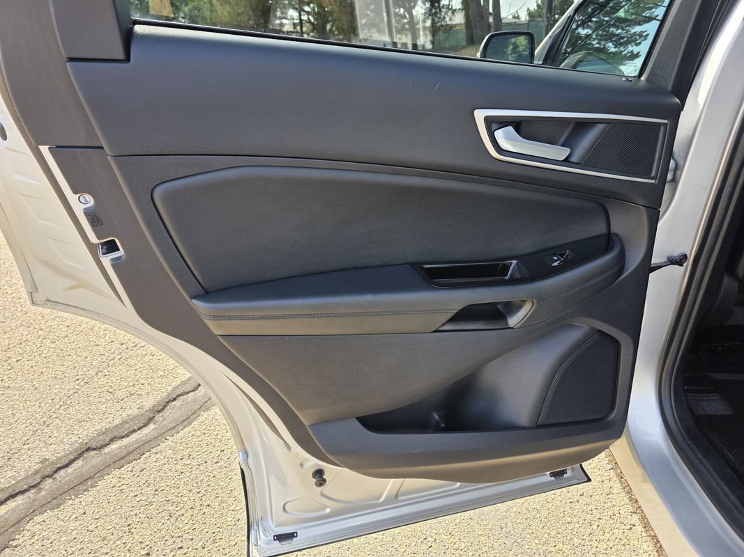 Used 2019 Ford Edge SEL w/ Equipment Group 201A AWD/4WD image 16