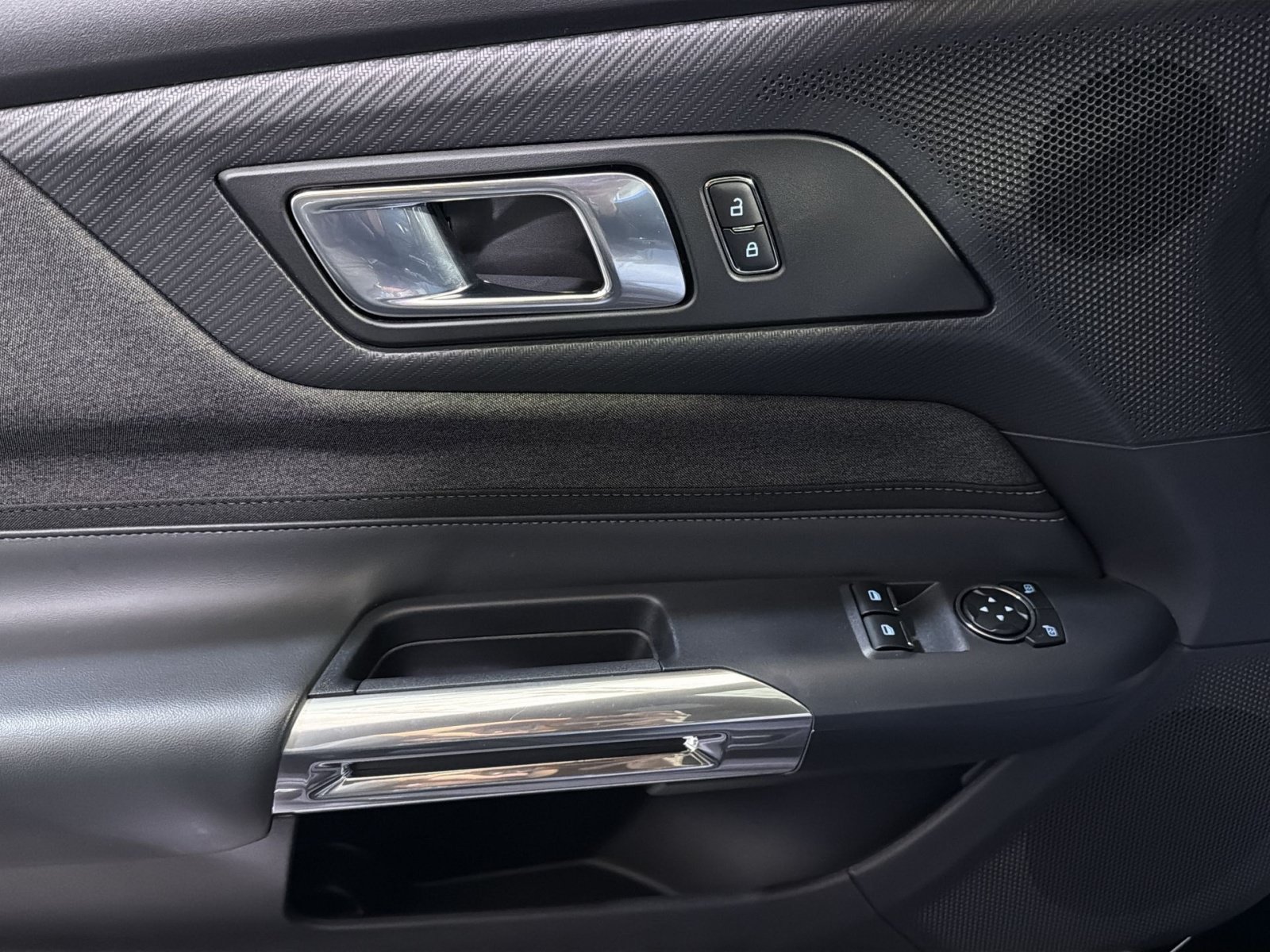 Used 2025 Ford Mustang GT RWD image 33