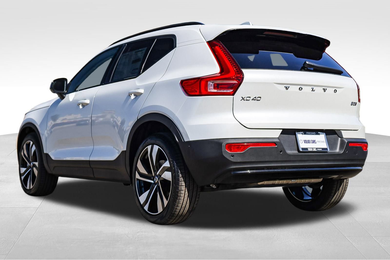 New 2026 Volvo XC40 B5 Ultra w/ Climate Package image 7