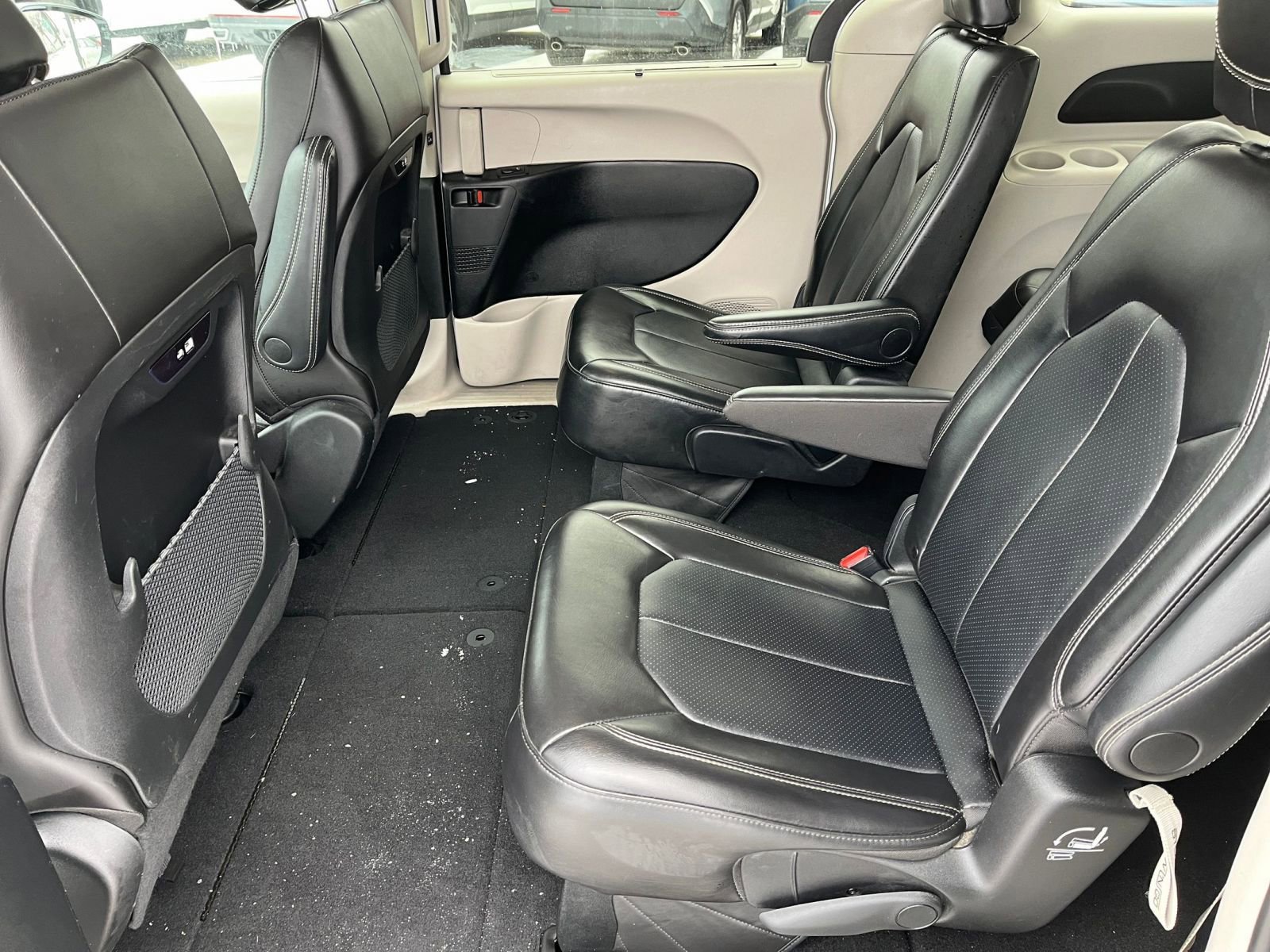 Used 2024 Chrysler Pacifica Touring-L image 24