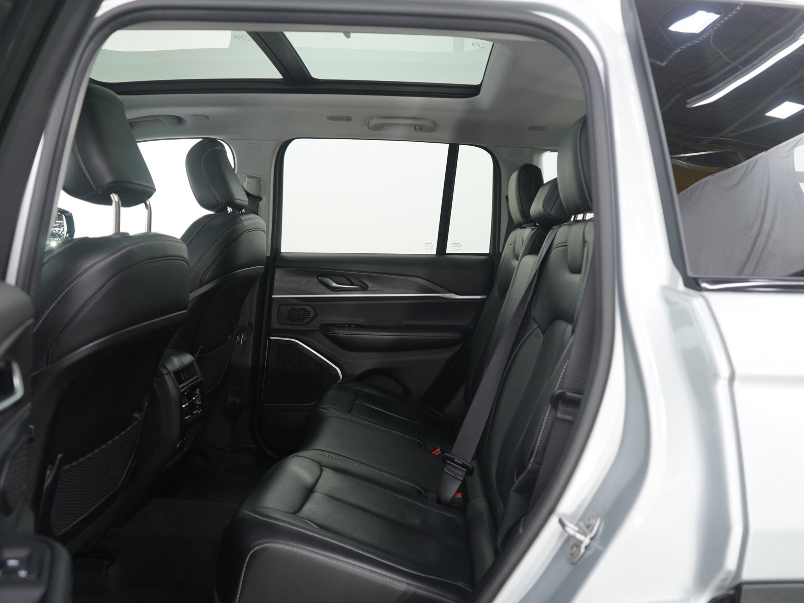 Used 2022 Jeep Grand Cherokee Limited image 18