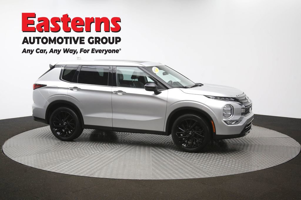 Used 2022 Mitsubishi Outlander SE image 46