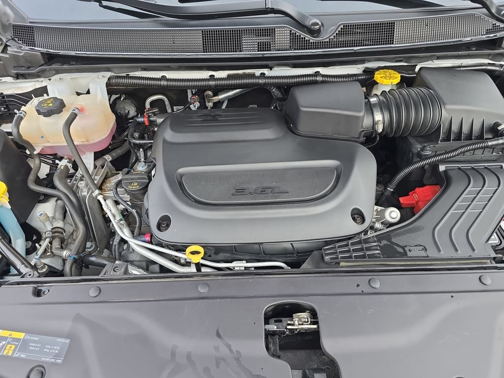 Used 2024 Chrysler Pacifica Touring-L FWD image 21