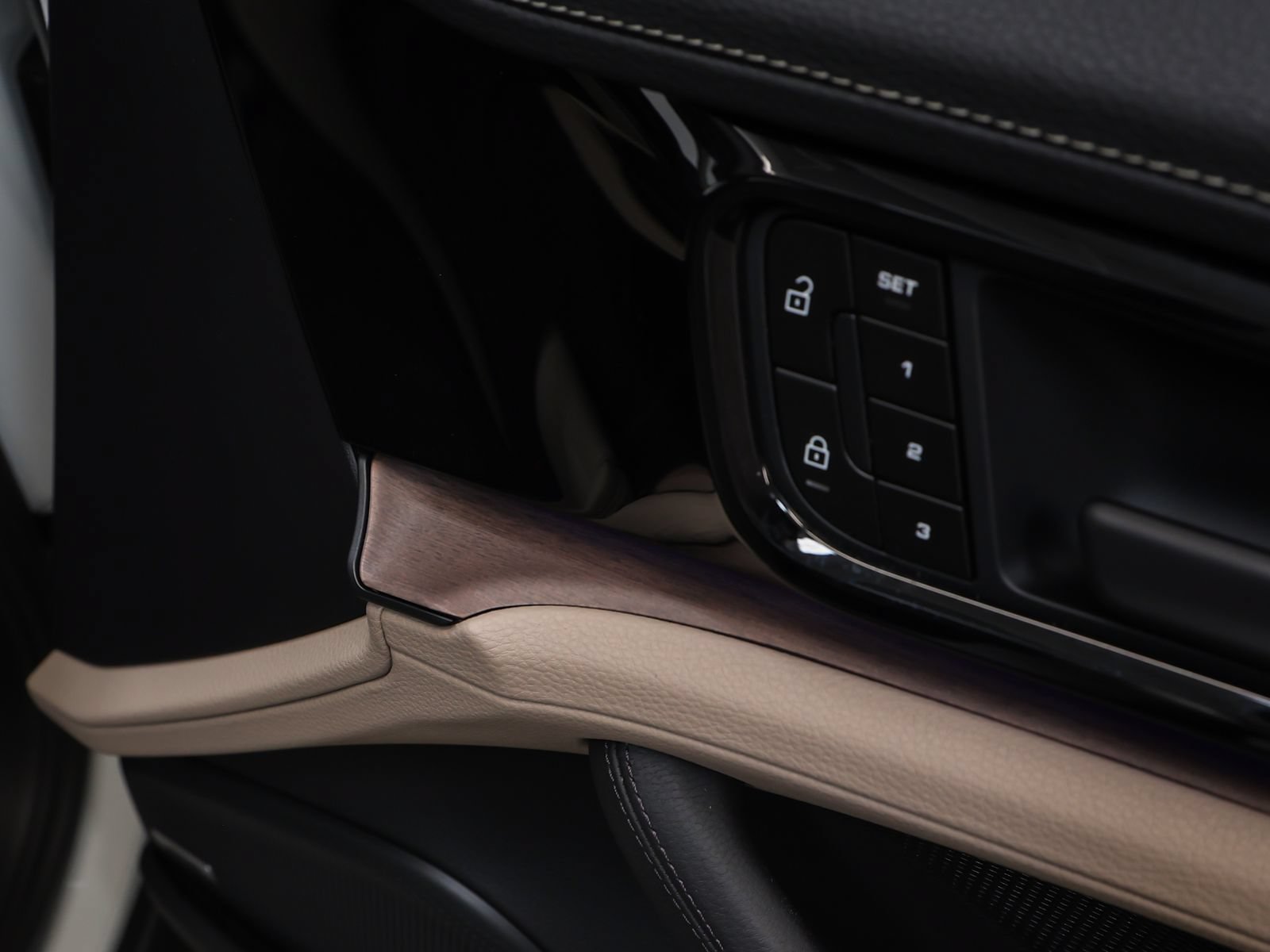 Certified 2025 Porsche Panamera 4 AWD/4WD image 22