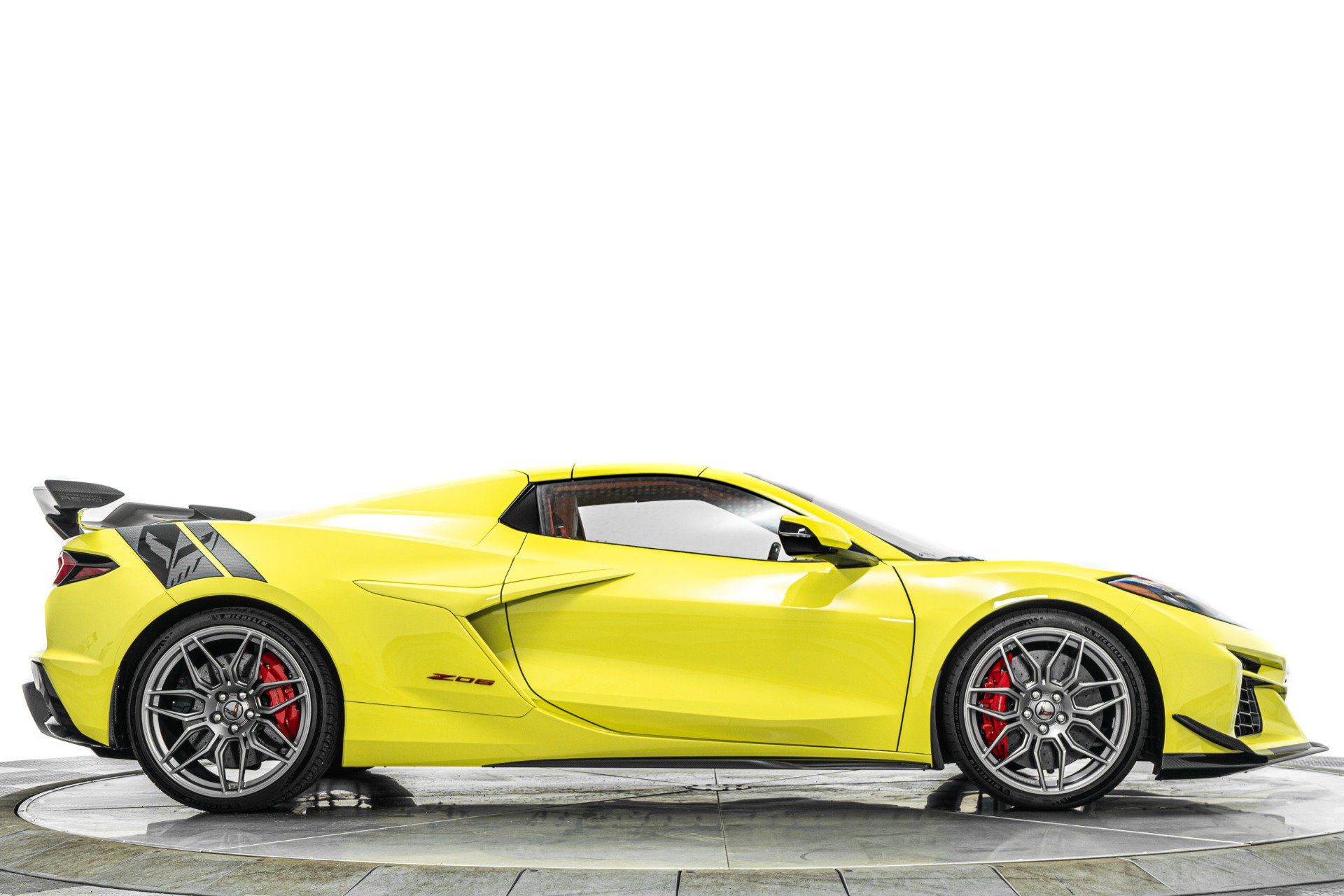 Used 2024 Chevrolet Corvette Z06 w/ Z07 Performance Package RWD image 18