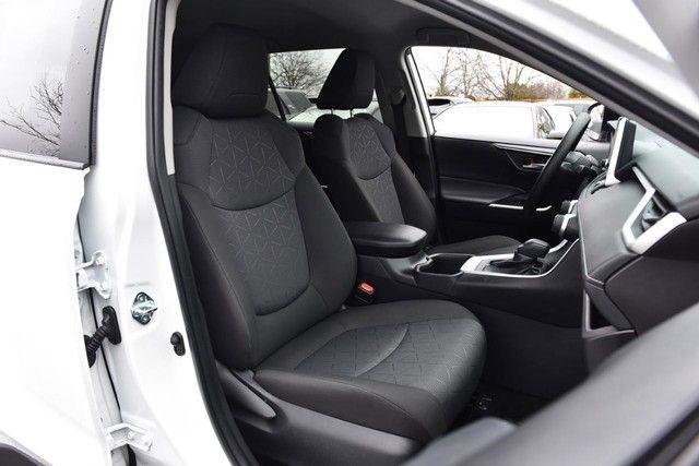 Used 2025 Toyota RAV4 XLE image 20