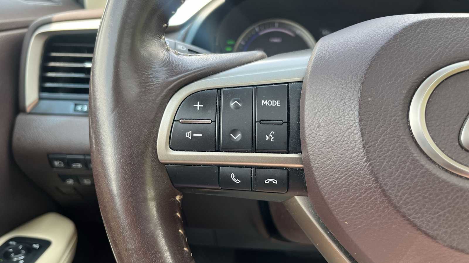 Used 2019 Lexus RX 450h AWD w/ Luxury Package image 41