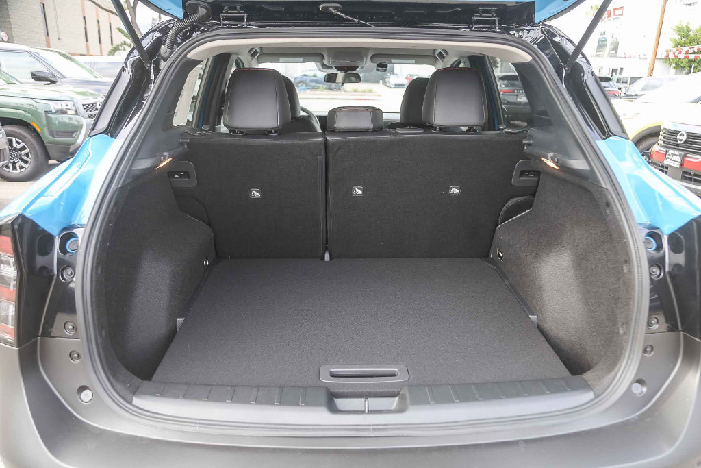 New 2026 Nissan Kicks SR FWD image 12