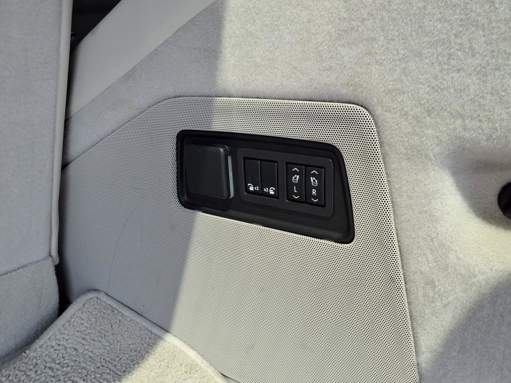 Certified 2023 Cadillac Escalade Premium Luxury Platinum image 14