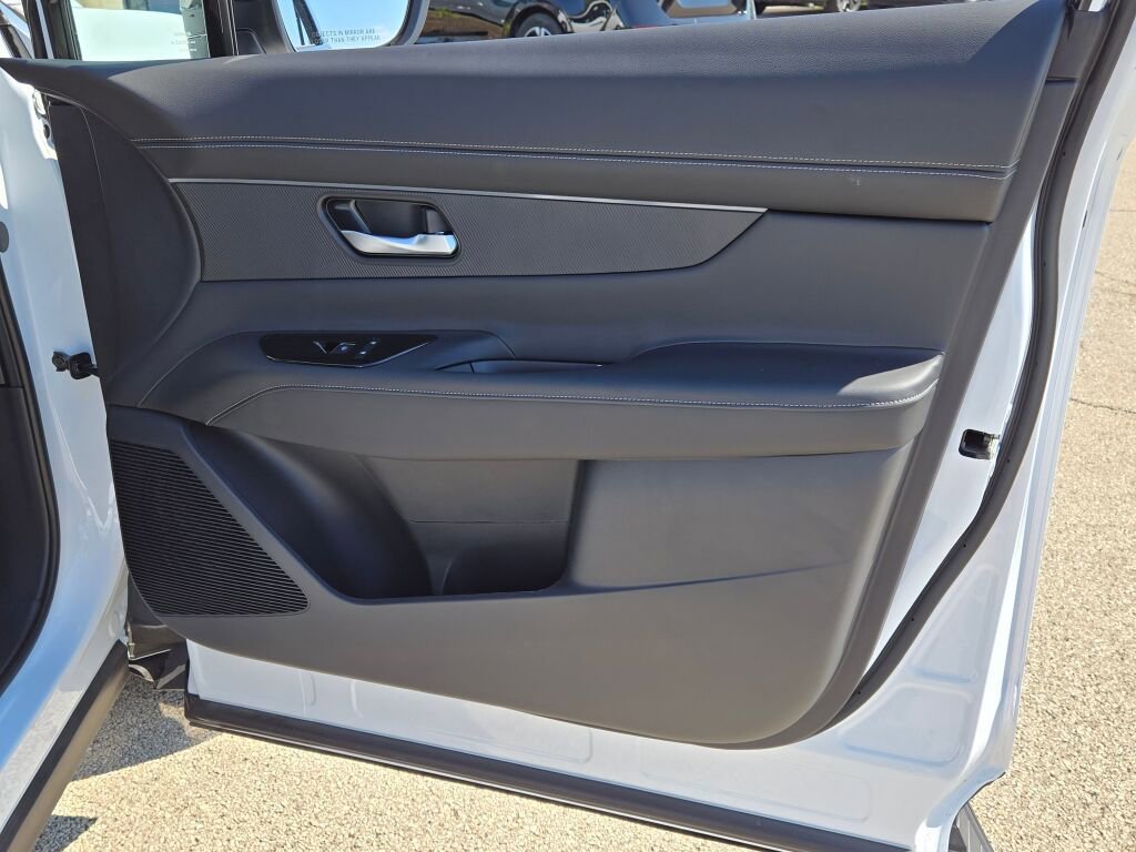 Used 2025 Nissan Murano SV w/ Cargo Package AWD/4WD image 7