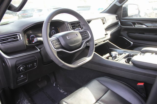 Used 2024 Jeep Wagoneer 4WD w/ Premium Group I image 3