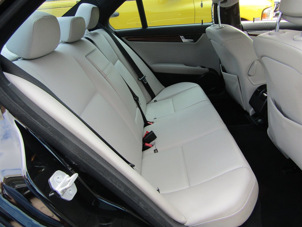 Used 2009 Mercedes-Benz C 350 Sport image 6