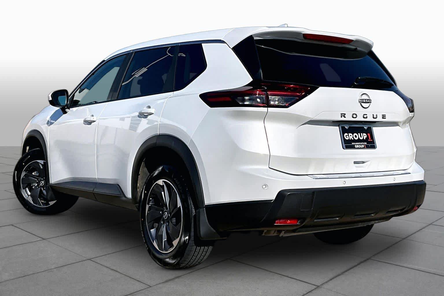 Certified 2026 Nissan Rogue SV FWD image 12