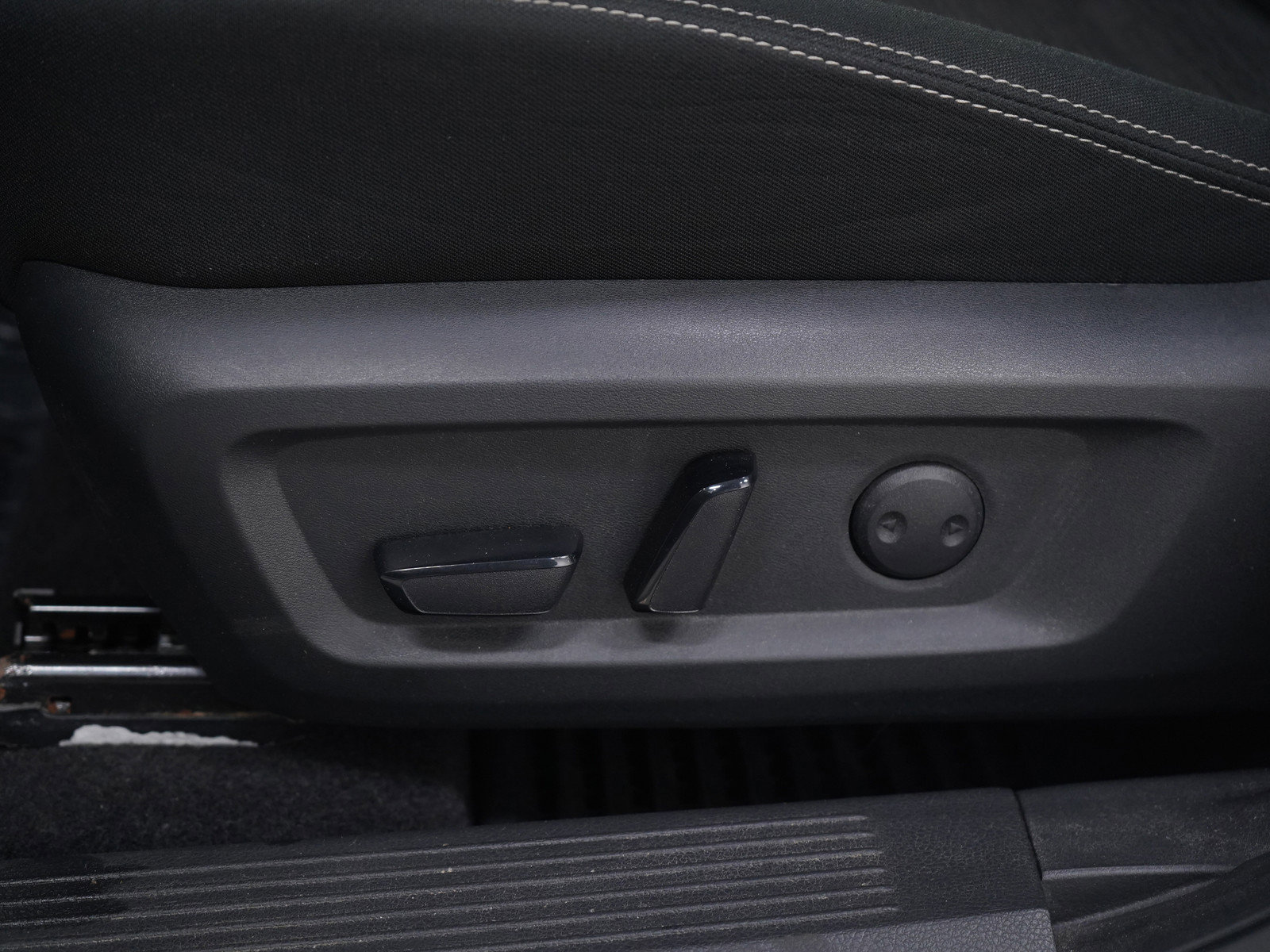 Used 2022 Nissan Rogue SV image 28