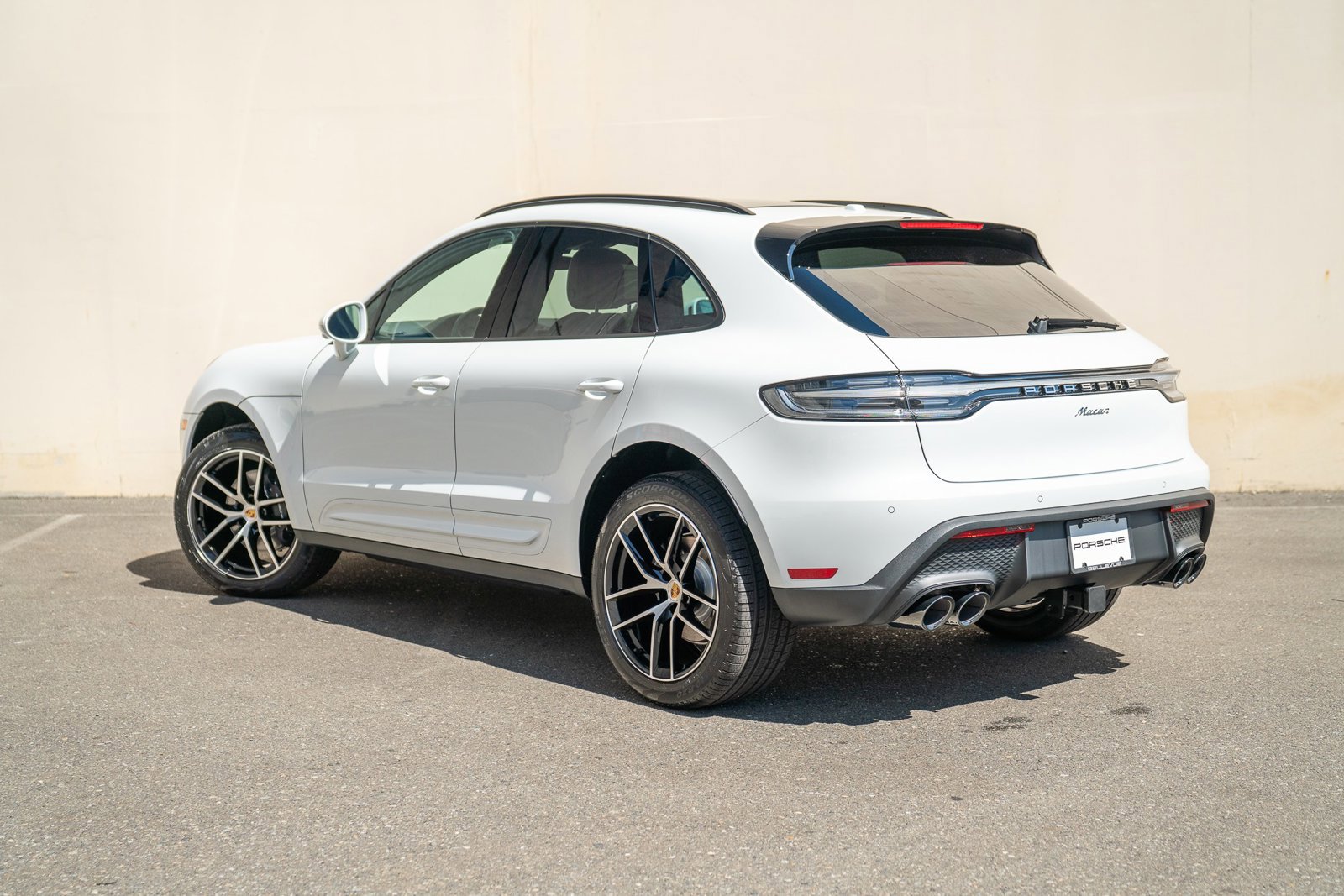 Certified 2025 Porsche Macan image 3