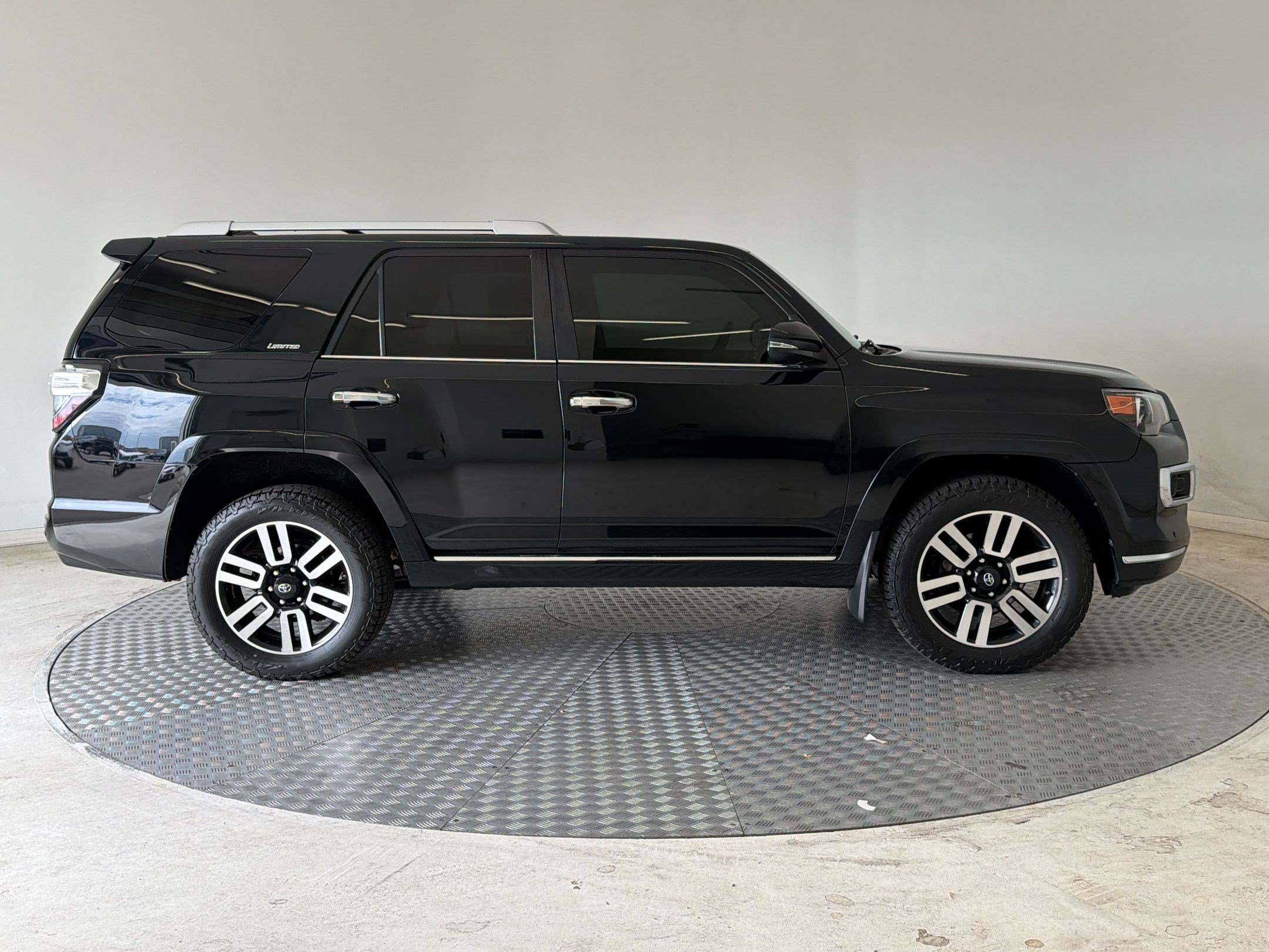 Used 2018 Toyota 4Runner Limited AWD/4WD image 8
