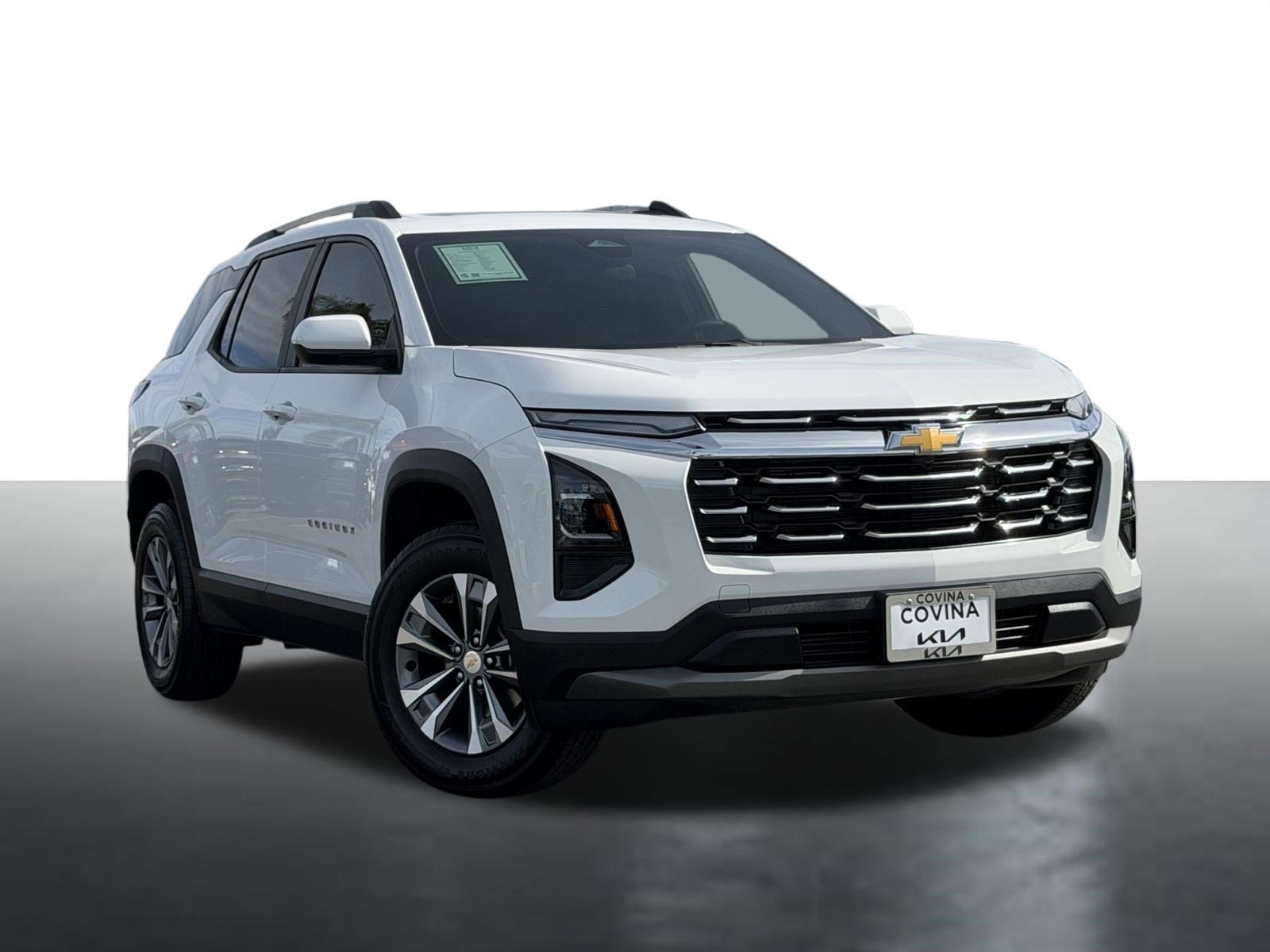 Used 2025 Chevrolet Equinox LT image 2