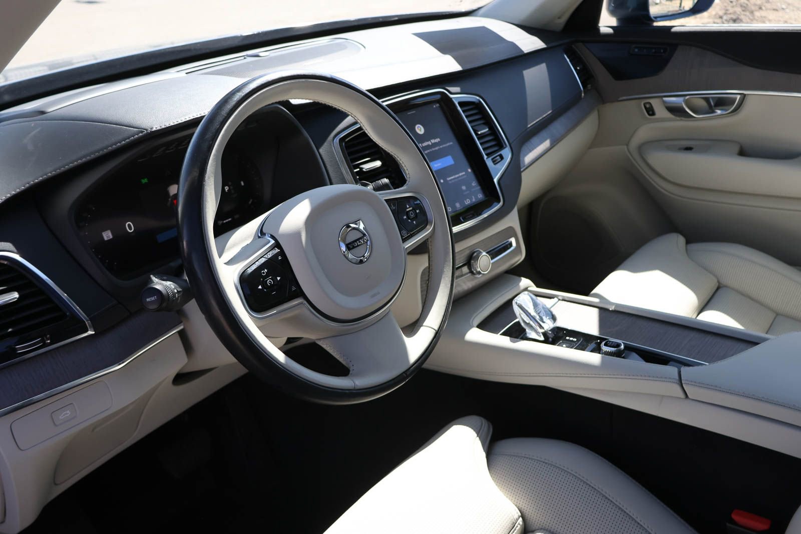 Used 2023 Volvo XC90 B6 Ultimate w/ Protection Package Premier AWD/4WD image 29