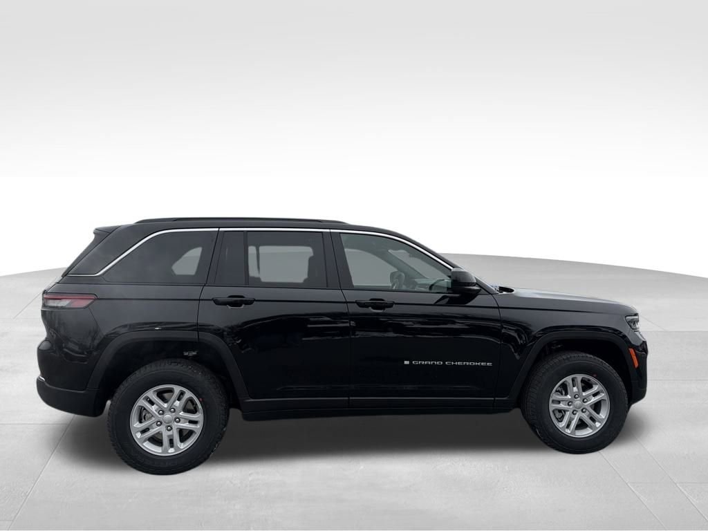 New 2025 Jeep Grand Cherokee Laredo image 9
